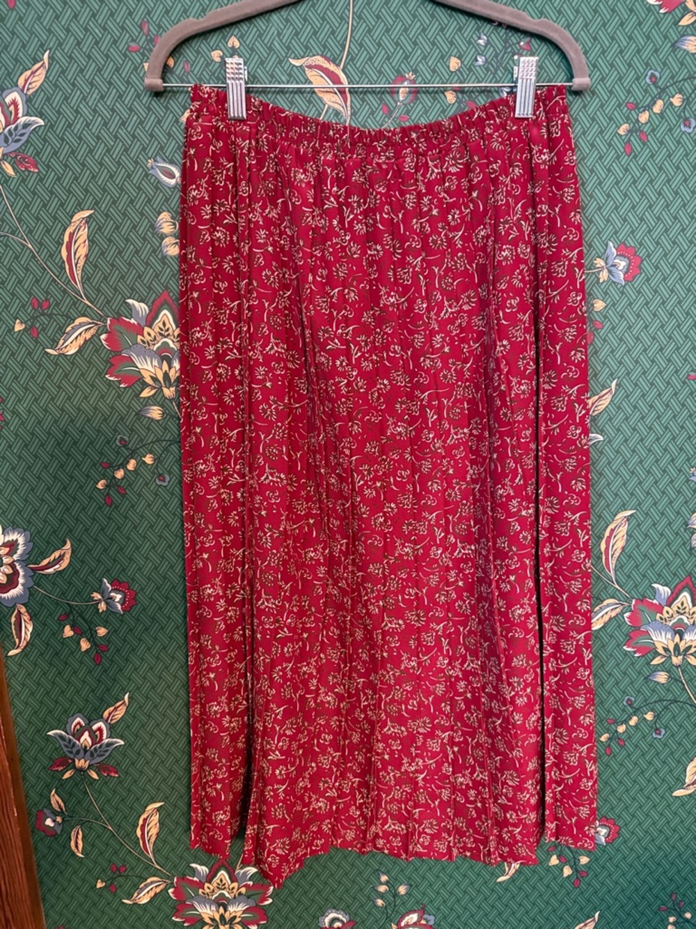 Vintage Leslie Faye Pleated Red Floral Skirt